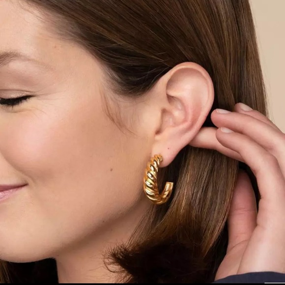 14K gold plating Croissant stud earrings - Picture 2 of 6